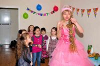 <p>Парти с рапунцел</p>